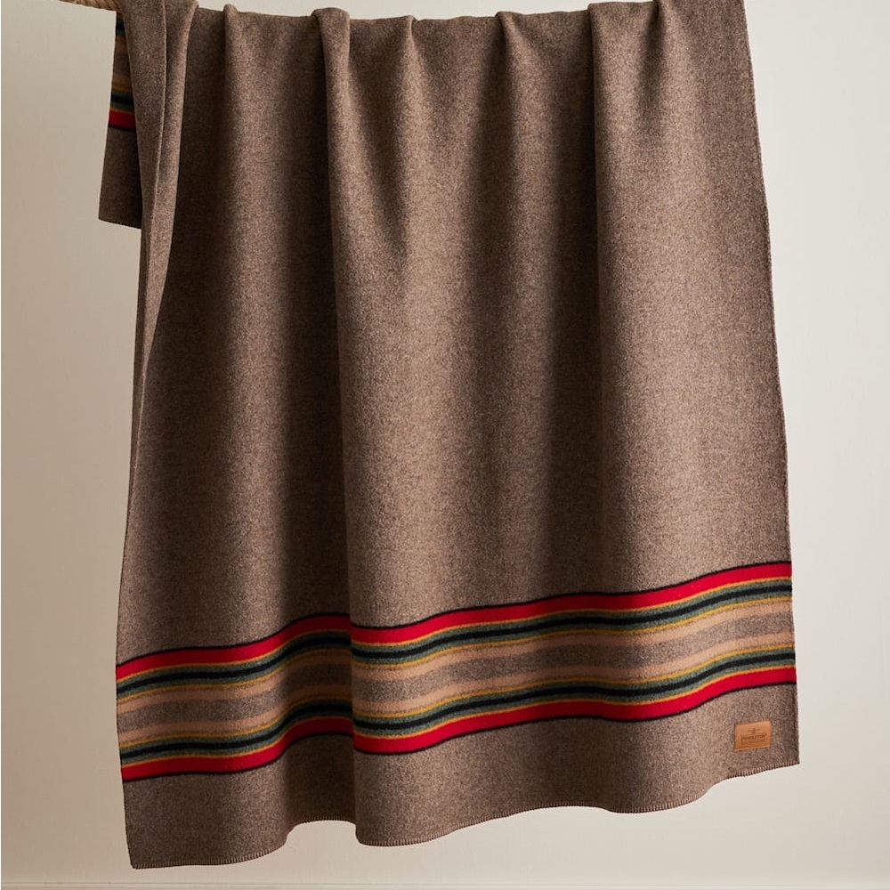 Pendleton Yakima Wool Camp Blanket - Mineral Umber with Red Stripes